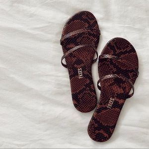 TKEES SANDALS